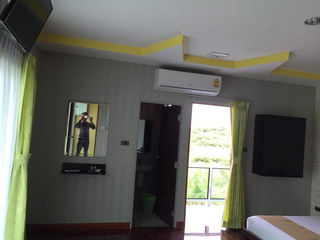 Por-Ho Boutique Hotel Накхонратчасіма Номер фото